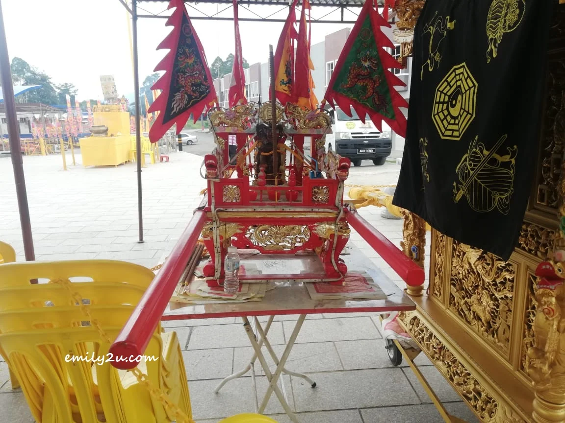 The Legendary Third Prince (Prince La Cha) of Lei Cheng (Chief Field Marshall of the Army) sedan chair