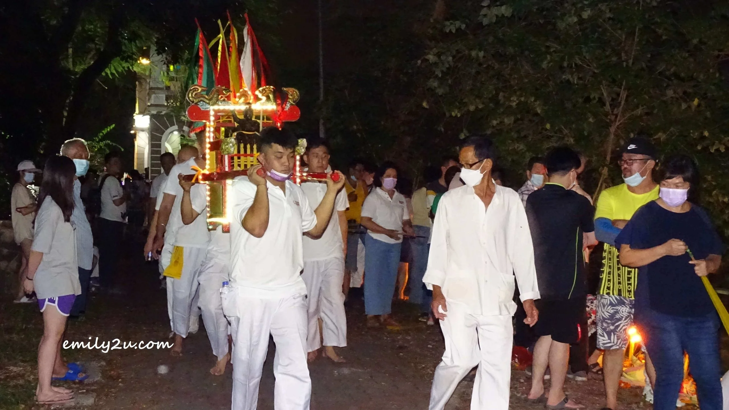 the procession arrives at the Kinta Riverbank from Tow Boh Keong