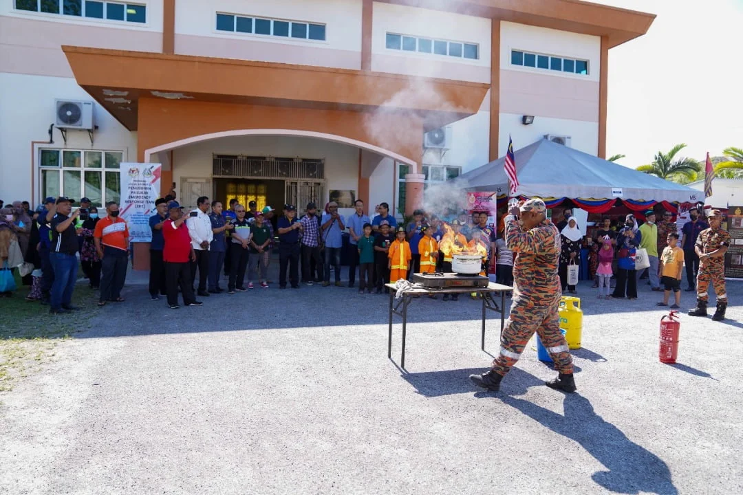 fire prevention demonstartion by BOMBA