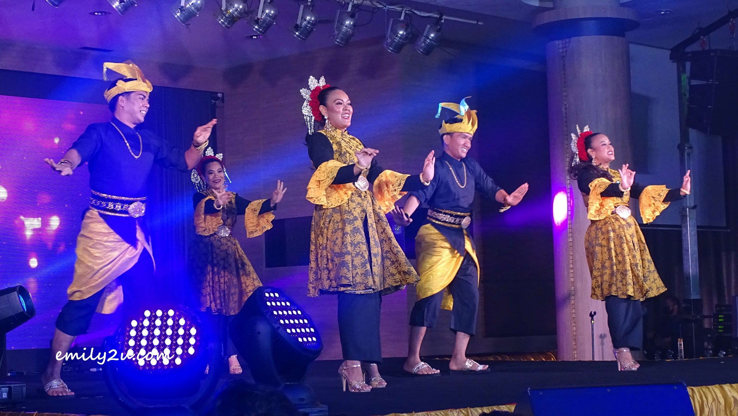 cultural entertainment by Jabatan Kebudayaan dan Kesenian Negara Perak