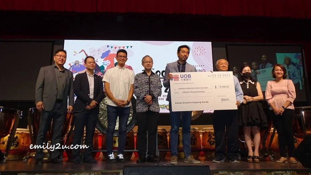 mock cheque presentation