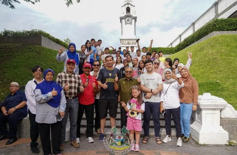Champion of Battle of the Buskers: Gringgo n Friends