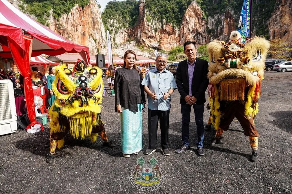 a photo with the double lion