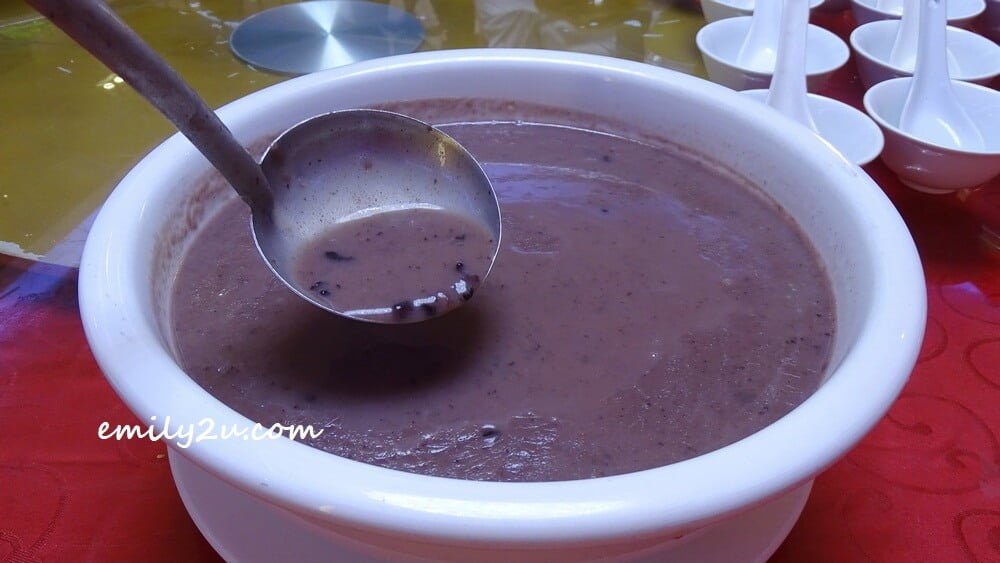 Sweetened Red Bean Soup with Black Glutinous Rice