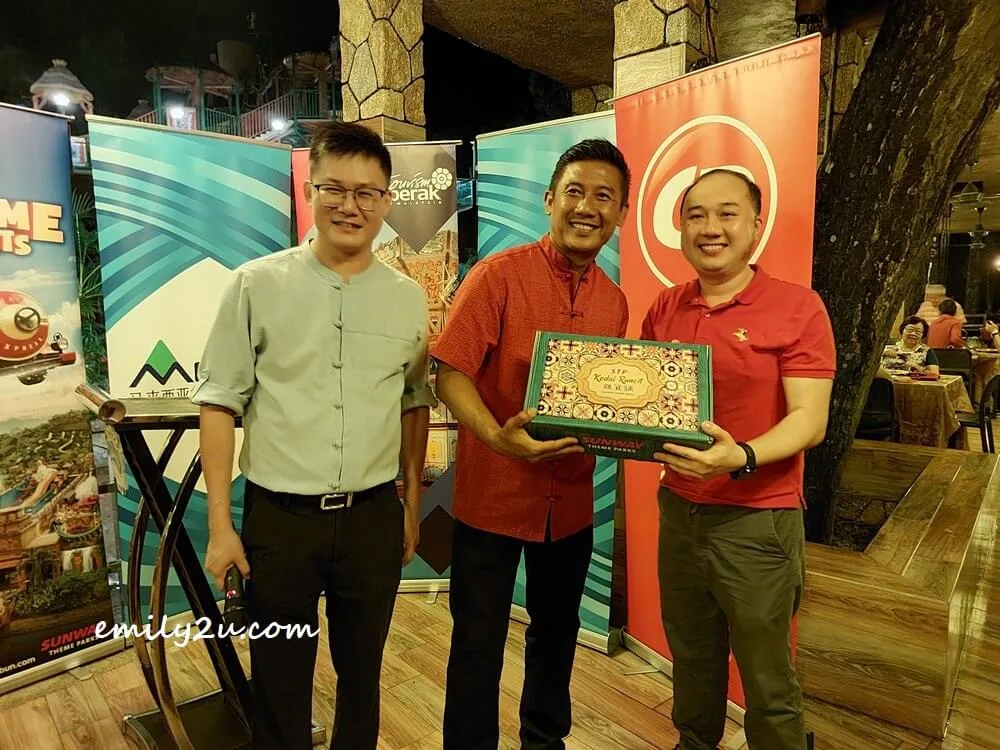 lucky draw consolation prize winner (R)