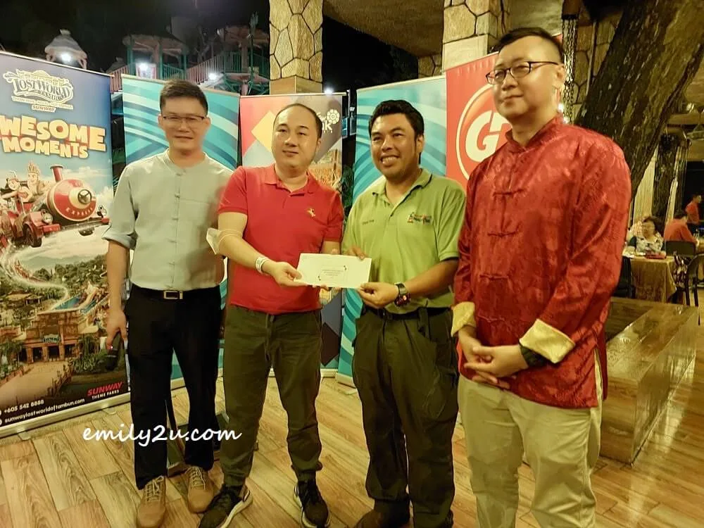lucky draw travel package prize winner, Bernard (2nd from R)