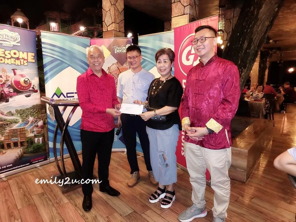 lucky draw travel package prize winner (2nd from R)