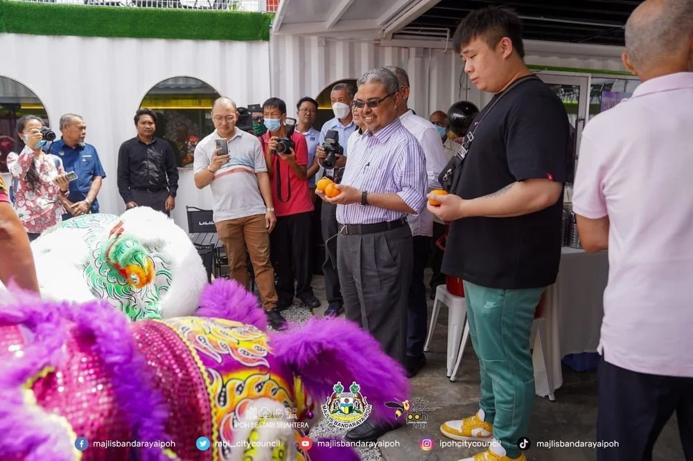 lions bless the new business