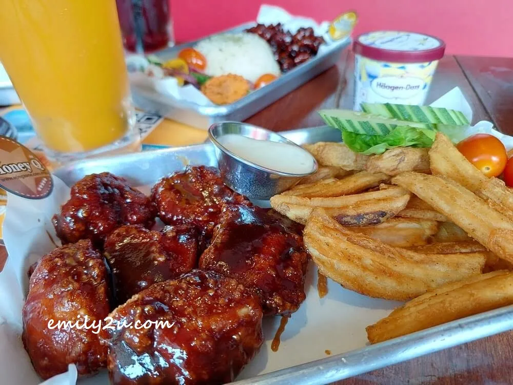 6 pieces boneless with Honey Q sweet honey and smoky BBQ hook up that deliver a Great Southern flavour, Cool Ranch dip on the side