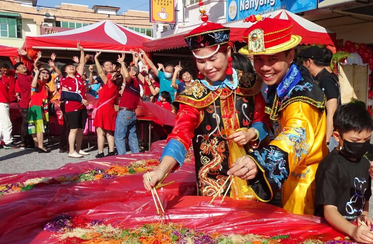 88m Yu Sheng Prosperity Toss Sets Longest Record in Local Ipoh Community