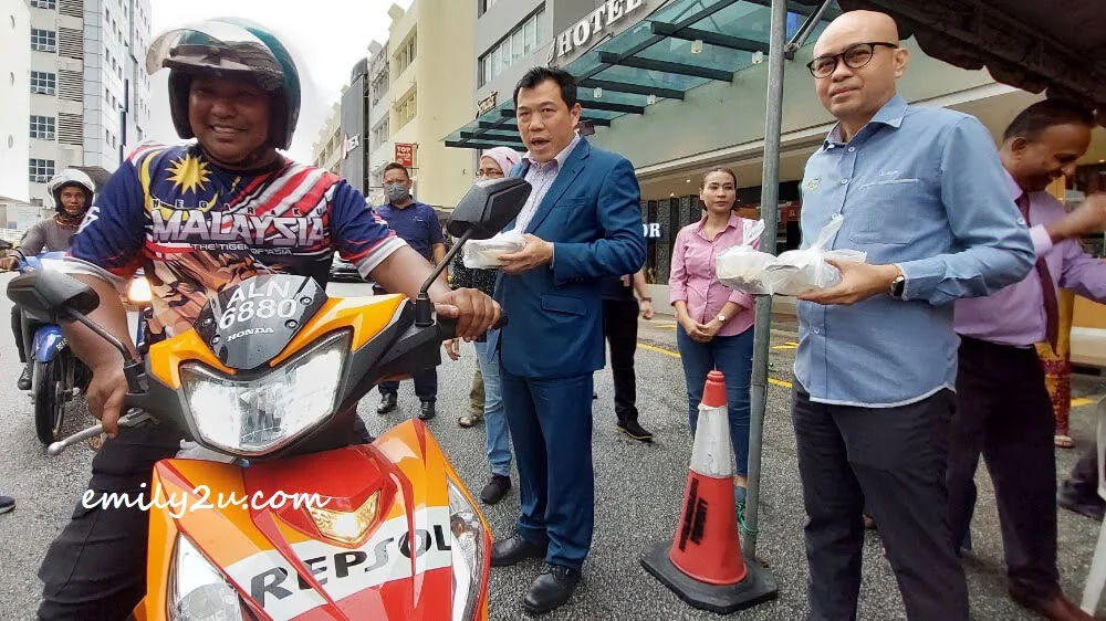 bubur lambuk distribution via drive-through