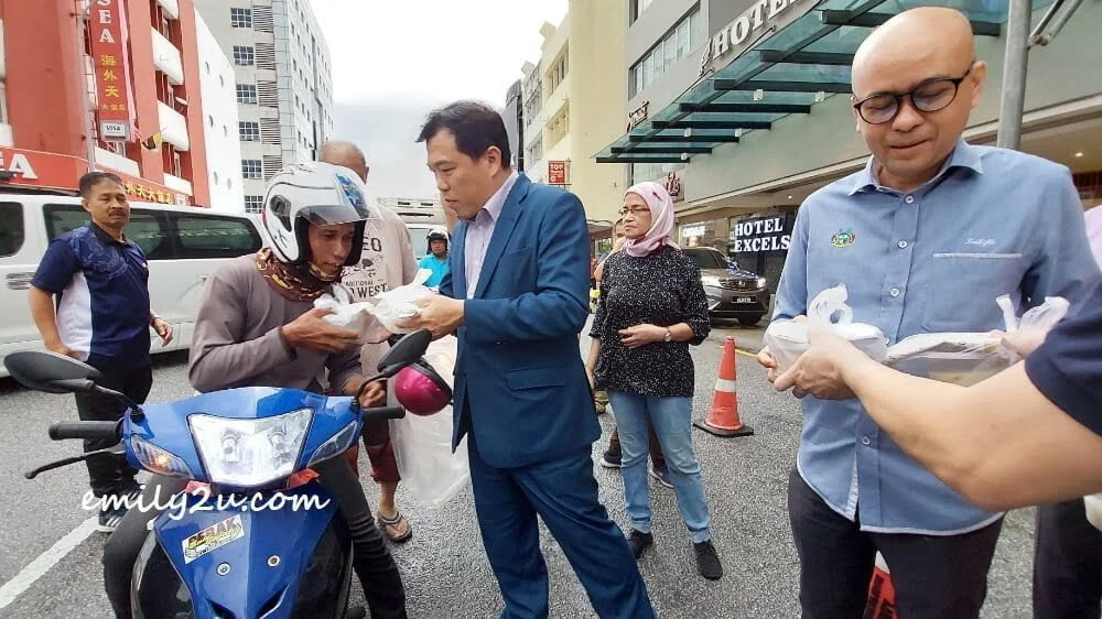 bubur lambuk distribution via drive-through
