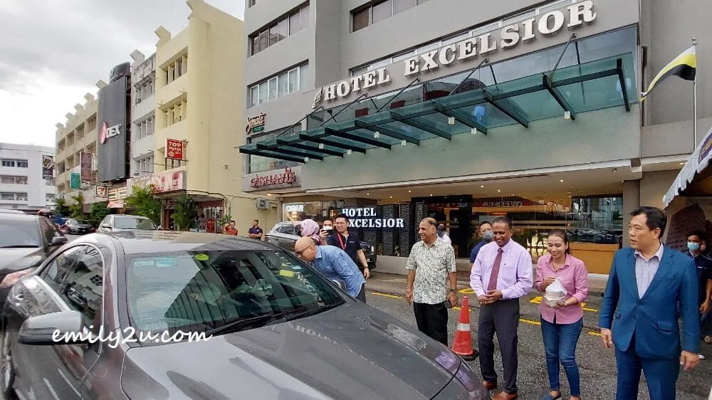 bubur lambuk distribution via drive-through