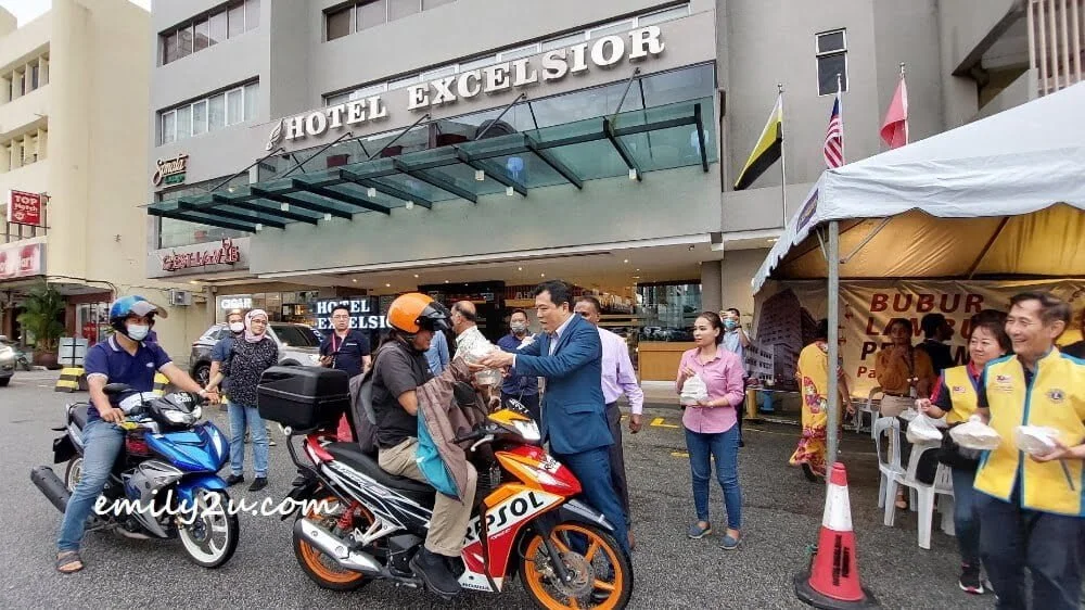 bubur lambuk distribution via drive-through