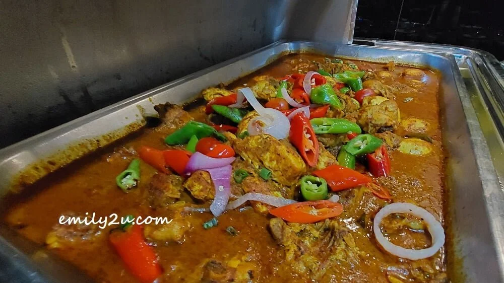 Ayam Gulai Darat Telur