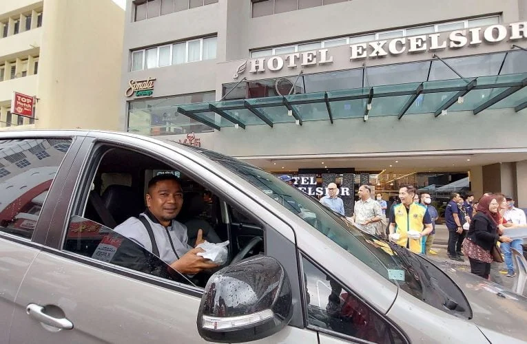 4,000 Bubur Lambuk FREE Distribution Via Drive-Through