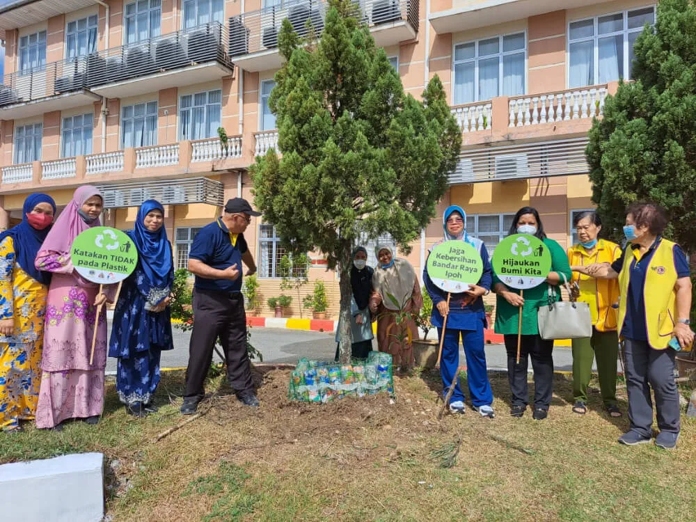tree planting at SMK Raja Perempuan
