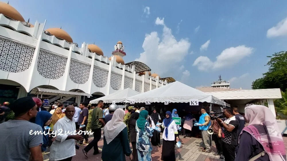Distribution of Free Nasi Briyani