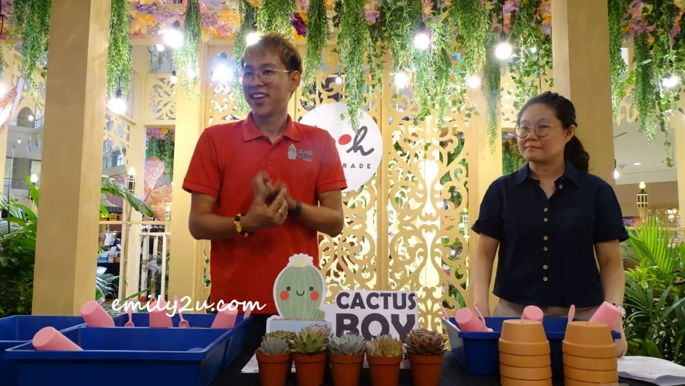Koh Kuan Meng, the Cactus Boy (L) with Lim Huey Tyng (Ipoh Parade Advertising & Promotions Department Manager)