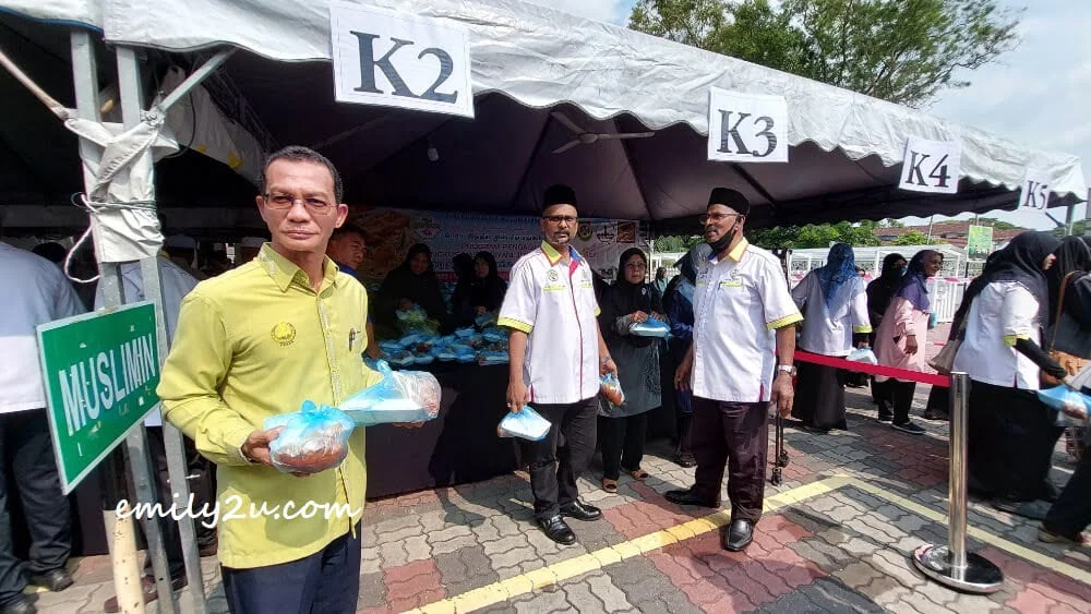 Distribution of Free Nasi Briyani