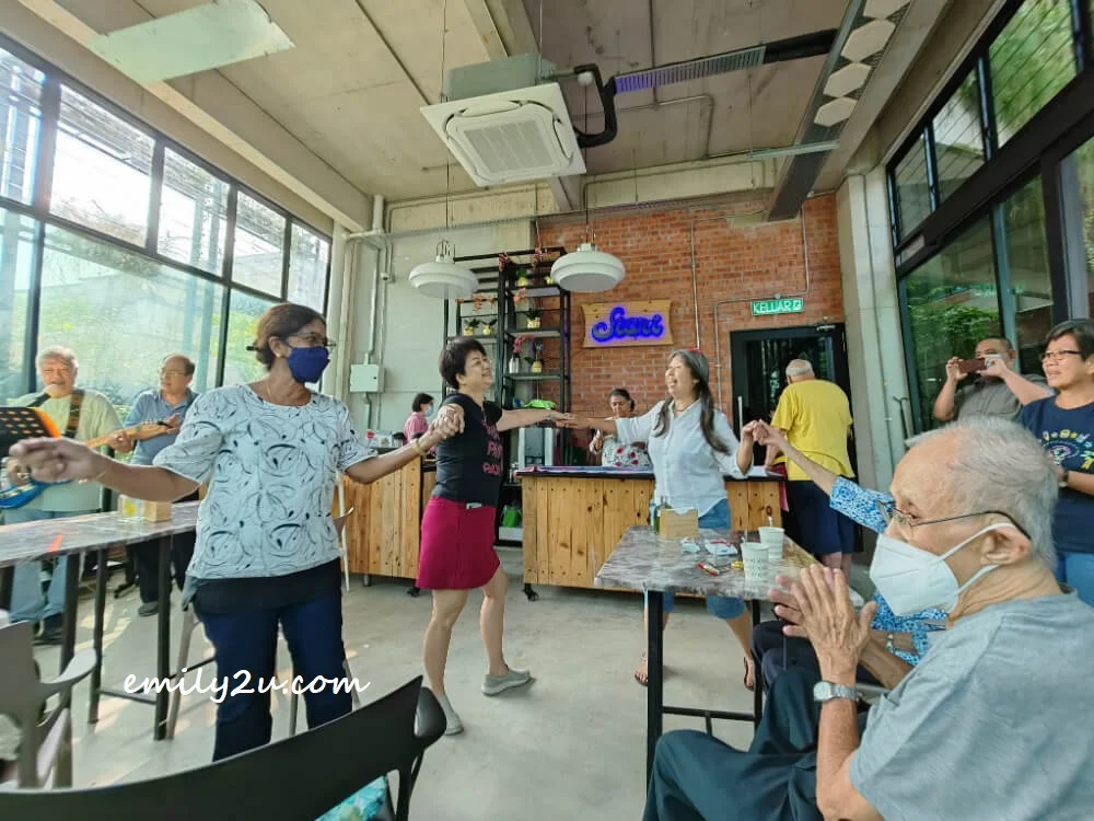 BCDC Golden Oldies Sing-Along Session with Kenny
