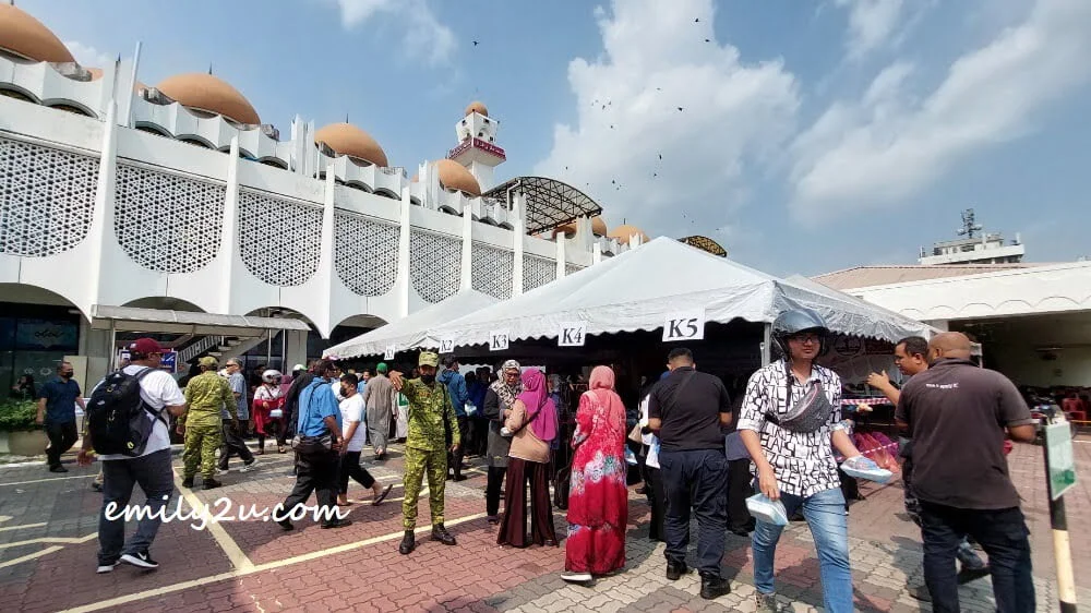 Distribution of Free Nasi Briyani