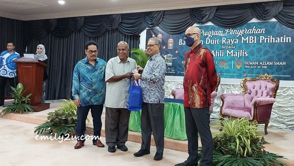 presentation to Bala of Tamil Nesan (2nd L)