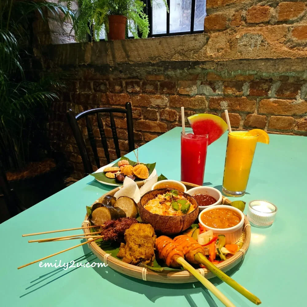 Delightful Raya Dulang Set with a Touch of Old World Charm at Crane KL ...