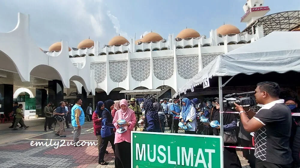 Distribution of Free Nasi Briyani