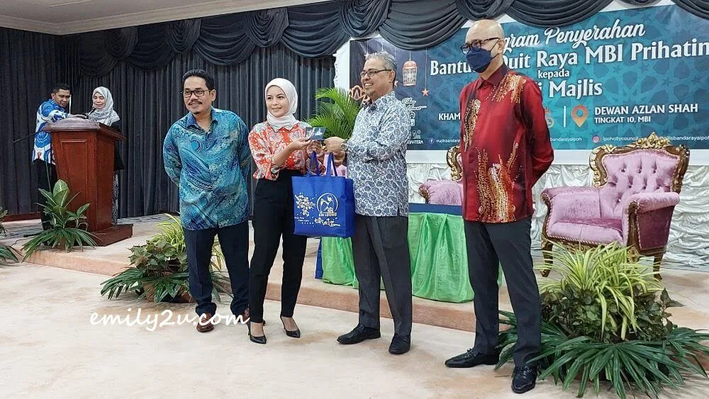 presentation to Ain of RTM (2nd L)