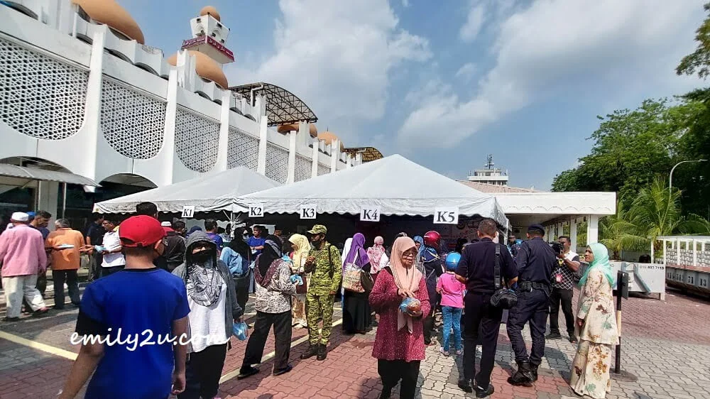 Distribution of Free Nasi Briyani