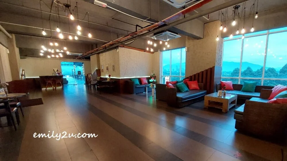 7 Sky indoor space