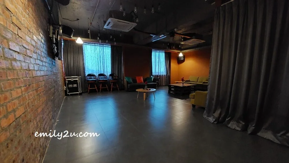 7 Sky karaoke room