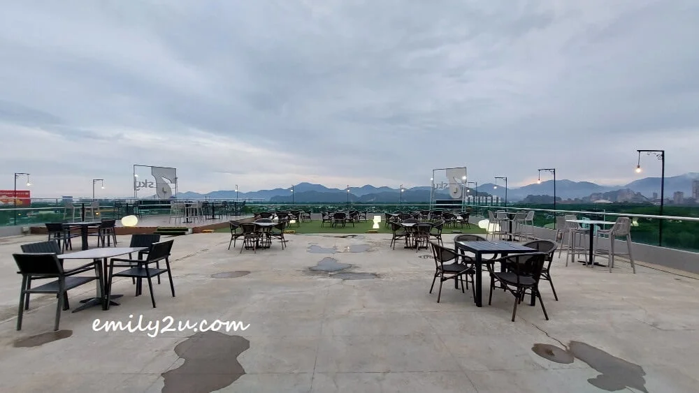 7 Sky open-air area