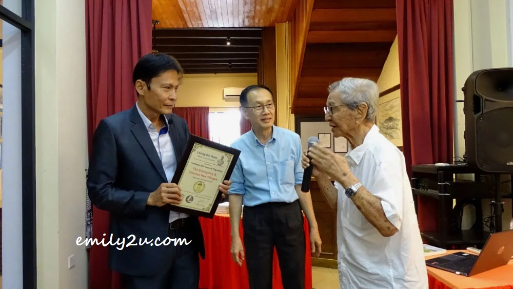 philanthropist Mr Koon Yew Yin (R) having a moment with Prof (Dr) Gary Lit