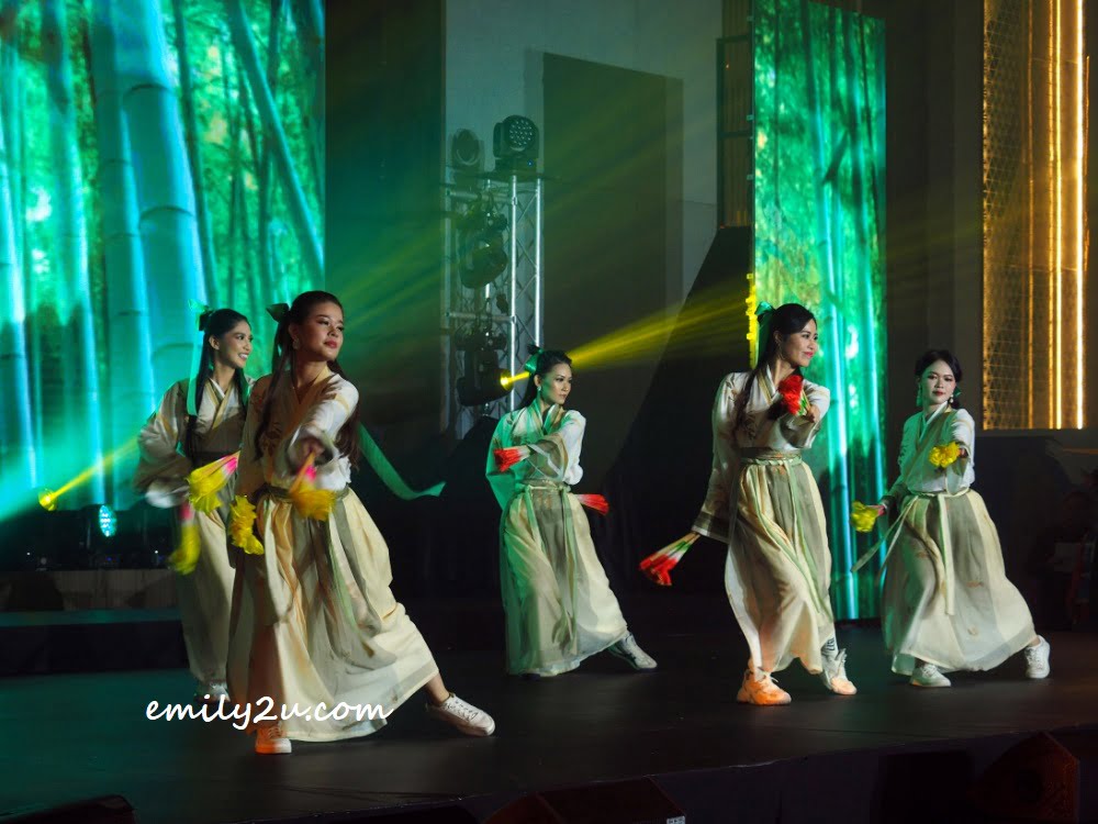 finalists perform a Chinese cultural dance
