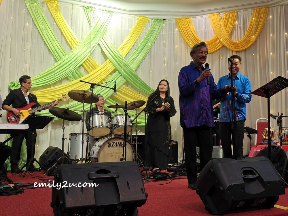 singing by DYTM Raja Muda Perak Darul Ridzuan Tuanku Raja Jaafar