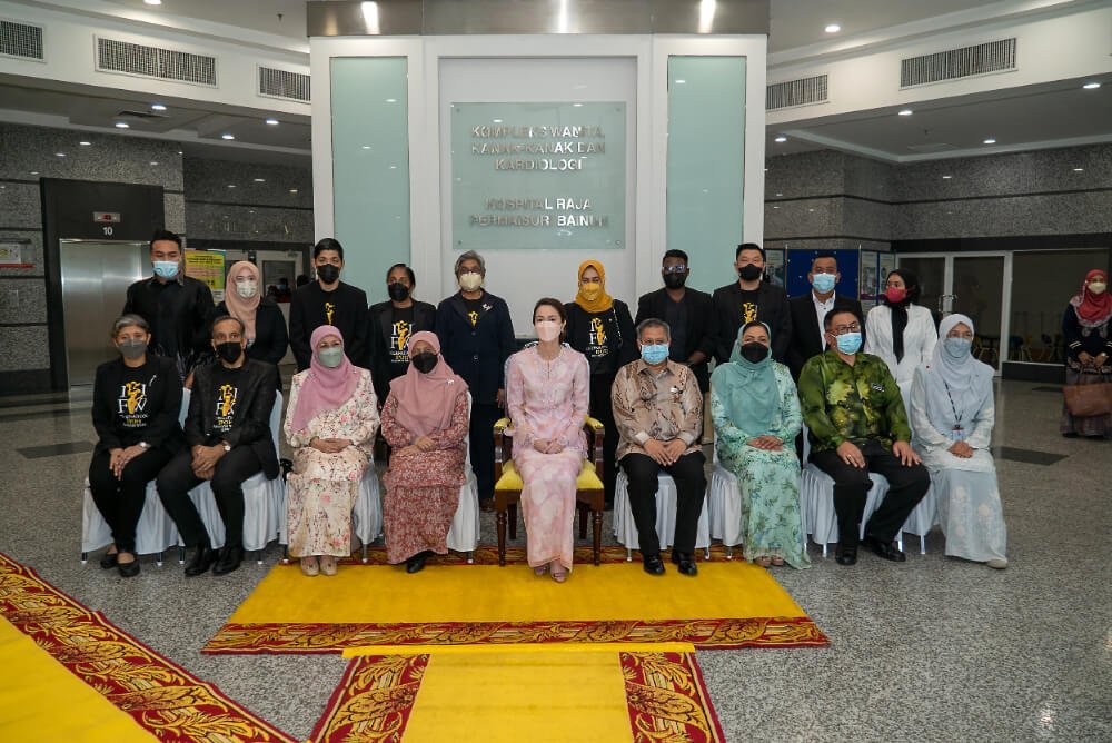 HRH Raja Permaisuri Perak Tuanku Zara group photo with IIFW board and Perak Foodbank committee