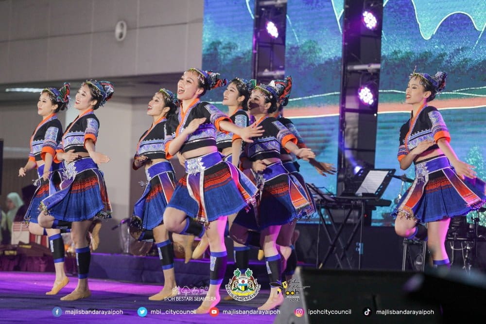 dance troupe from Nanning City, China