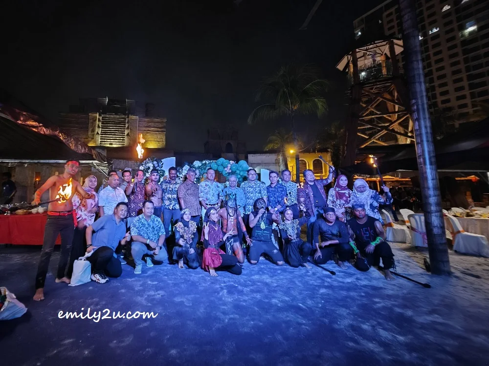 group photo with the Mayor, Ipoh City Council staff and fire show artistes