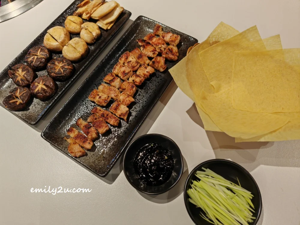 meat and mushrooms can be wrapped in a piece of Spring Pancake