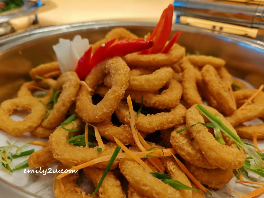 Fried Crispy Squid Ring with Thai Dressing