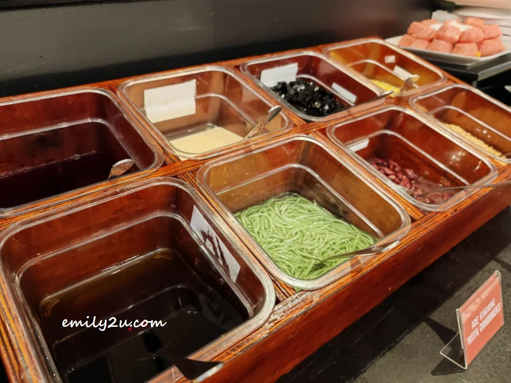 Ais Kacang with Condiments