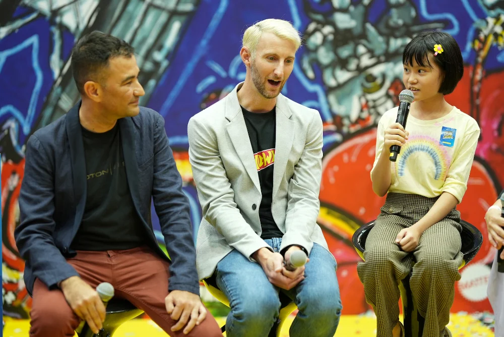 Winner Saw Jane Harn meeting En. Norhelmey Lobb, Head of Advanced Design, Matt Gabe, Hot Wheels Lead Packaging Designer, Mattel Inc.