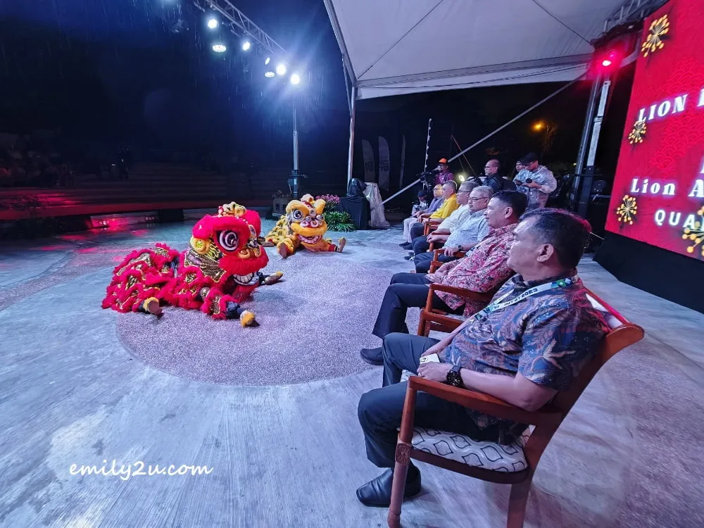 double lion dance performance by Ipoh Wushu Lion & Dragon Dance Quan Ji Association