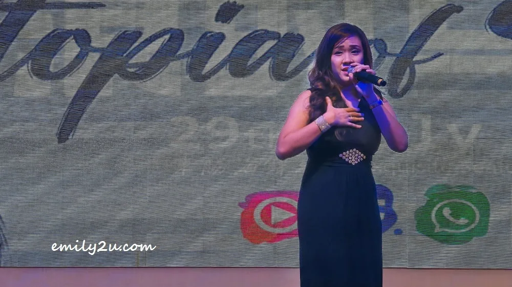 Joni Tham singing performance