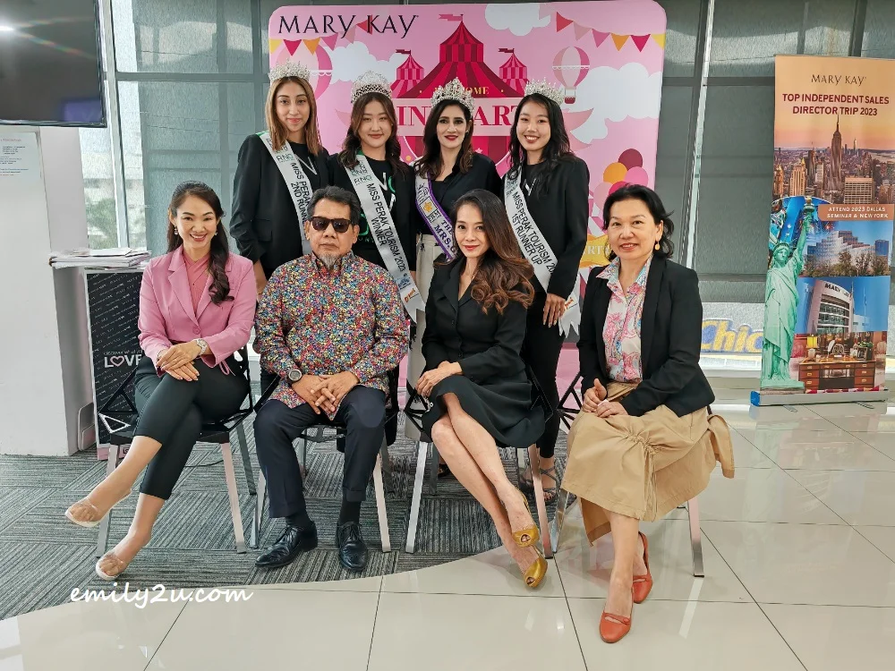 Miss Perak Tourism 2023 top three winners with Mrs Global Tourism 2023 Sangeet Kaur (2nd R standing) and seated (L-R) RNG Consultancy Project Partner Lam Woon Nee, Tourism Perak Chairman YB Dato' Mohd Kamil Bin Dato' Shafie, RNG Consultancy owner Rachelle Ng & one of the sponsors, Ann from Ipoh Downtown Hotel