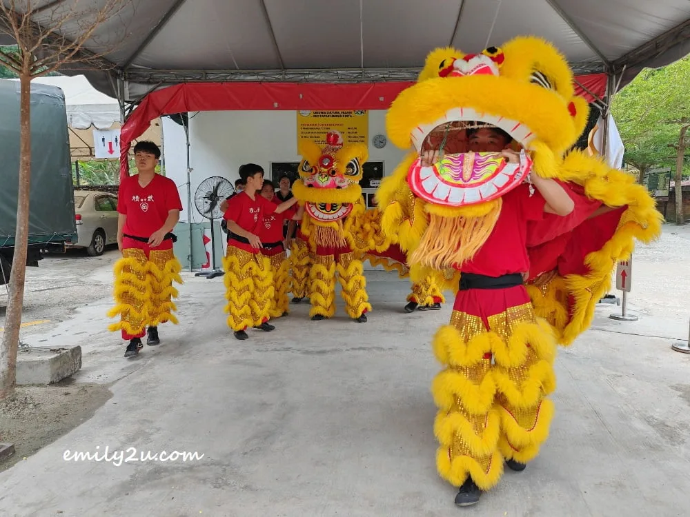 lion dance troupe from Ipoh Chinese Chin Woo Athletic Association to welcome the dignitaries
