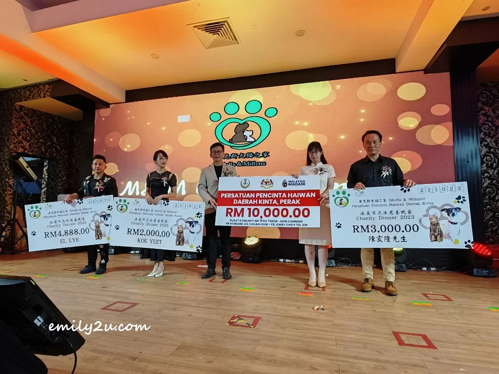 donations from (L-R): M&M ambassadors El Lye & Koe Yeet, President CK Chong (recipient), Deputy Speaker Perak State Legislative Assembly YB Jenny Choy  and Dato' G. Manjit Singh Gill, the newly-appointed M&M Honorary Legal Adviser