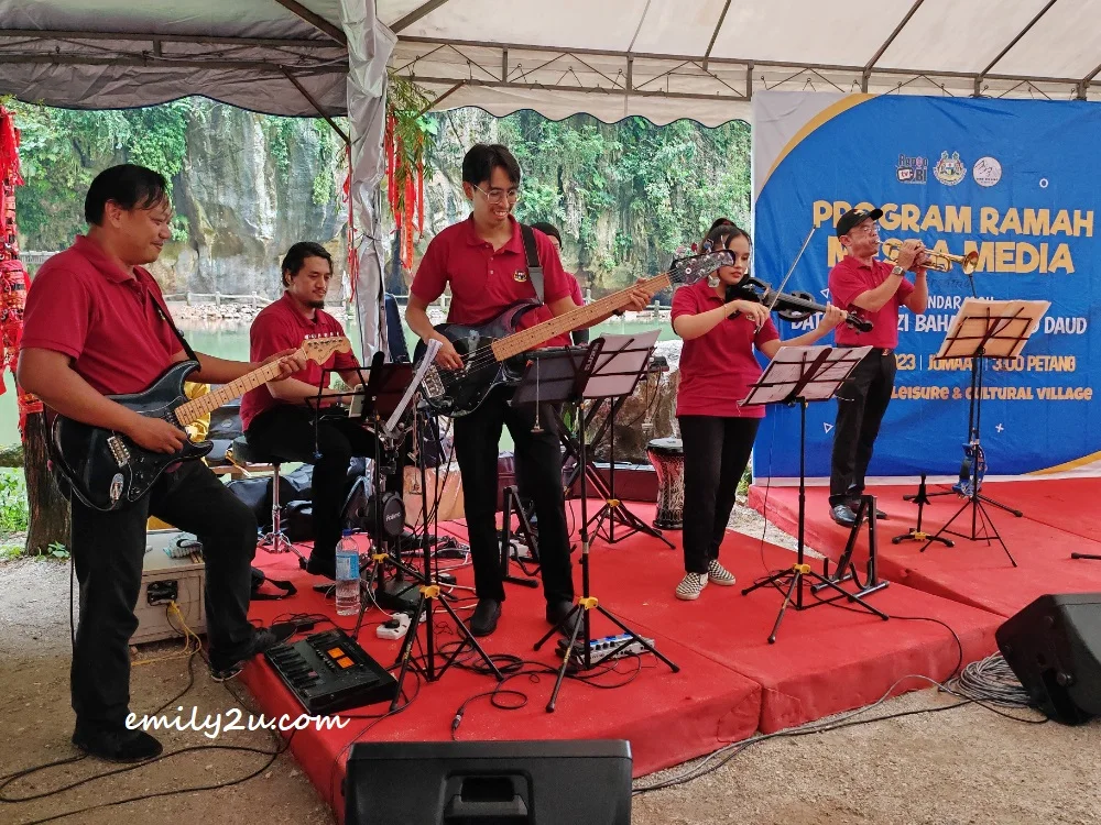 entertainment by Gema Warisan Budaya MBI